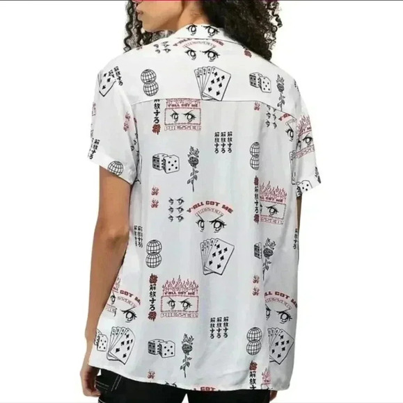 VITRIOL Caedia Allover Anime Print White Short Sleeve Button Up Shirt. Size Medi - Picture 4 of 7